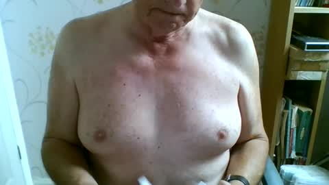 Snapshot of suffolkboy4 chatting on 3, 6, 2026 suffolkboy4 online show from 3, 6, 2026