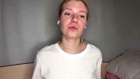 Snapshot of sugarfizz chatting on 10, 7, 2026 Alice online show from 10, 7, 2026