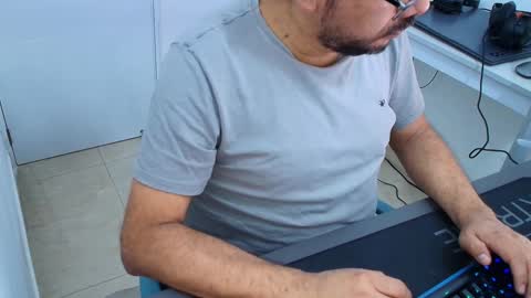 Snapshot of sugarhairybear chatting on 13, 1, 2026 Johnny online show from 13, 1, 2026