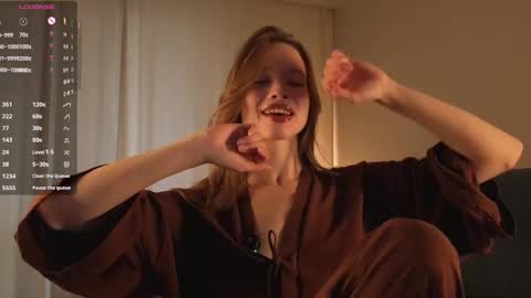 Snapshot of sunnivagaillard chatting on 12, 9, 2025 Kiki online show from 12, 9, 2025