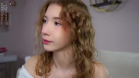 Snapshot of sunnmoonn chatting on 21, 9, 2025 Lily online show from 21, 9, 2025