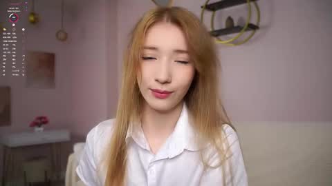Snapshot of sunnmoonn chatting on 28, 9, 2025 Lily online show from 28, 9, 2025