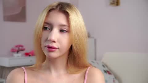 Snapshot of sunnmoonn chatting on 29, 3, 2026 Lily online show from 29, 3, 2026