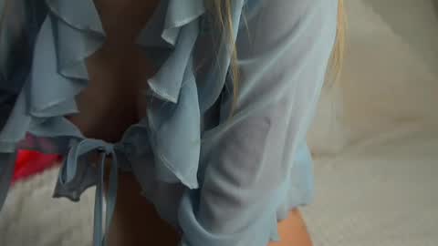 Snapshot of sunnmoonn chatting on 10, 4, 2026 Lily online show from 10, 4, 2026