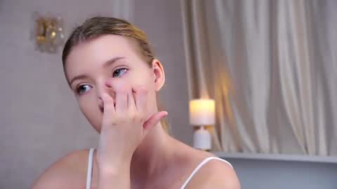 Snapshot of sunnmoonn chatting on 7, 7, 2026 Lily online show from 7, 7, 2026