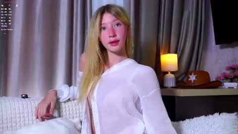 Snapshot of sunnmoonn chatting on 15, 7, 2026 Lily online show from 15, 7, 2026