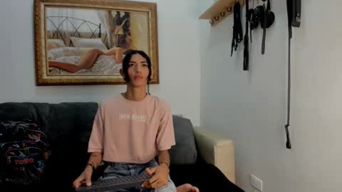 Snapshot of sunny_os chatting on 23, 12, 2025 Sunny online show from 23, 12, 2025