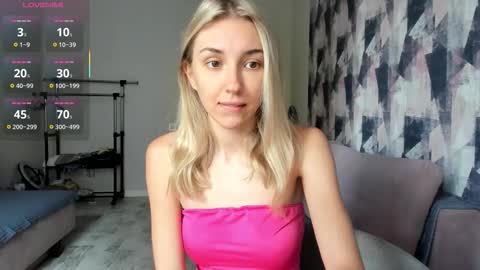 Snapshot of sunny_rina chatting on 10, 9, 2025 Rina online show from 10, 9, 2025