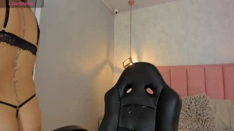 Snapshot of sunnycyrus chatting on 3, 6, 2026 S U N N Y online show from 3, 6, 2026