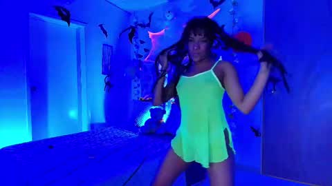    online show from 4, 10, 2025