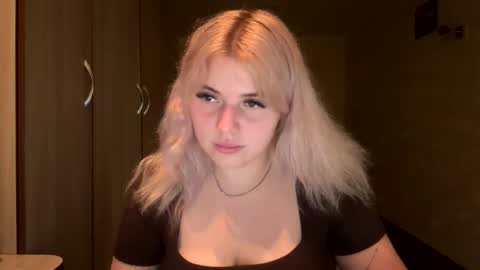 Snapshot of sunshinyflash chatting on 19, 11, 2025 sunshinyflash online show from 19, 11, 2025