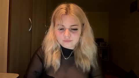 Snapshot of sunshinyflash chatting on 24, 11, 2025 sunshinyflash online show from 24, 11, 2025