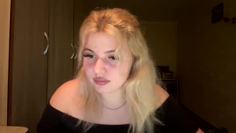 Snapshot of sunshinyflash chatting on 25, 11, 2025 sunshinyflash online show from 25, 11, 2025