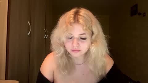 Snapshot of sunshinyflash chatting on 26, 11, 2025 sunshinyflash online show from 26, 11, 2025