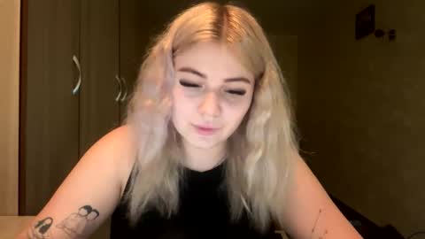 Snapshot of sunshinyflash chatting on 30, 11, 2025 sunshinyflash online show from 30, 11, 2025