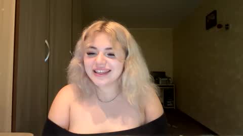 Snapshot of sunshinyflash chatting on 1, 12, 2025 sunshinyflash online show from 1, 12, 2025