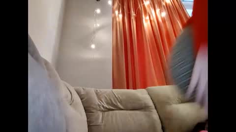 Snapshot of supereasyx chatting on 5, 1, 2025 Annie online show from 5, 1, 2025