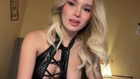 Mia online show from 27, 11, 2025