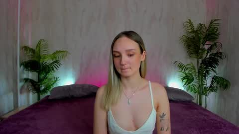 Snapshot of susan__clark chatting on 12, 1, 2025 Annie online show from 12, 1, 2025
