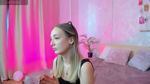 Snapshot of susan__clark chatting on 14, 2, 2025 Annie online show from 14, 2, 2025