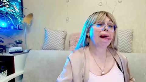 SusieNoreen online show from 7, 3, 2025