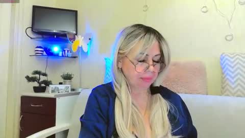 SusieNoreen online show from 12, 10, 2025