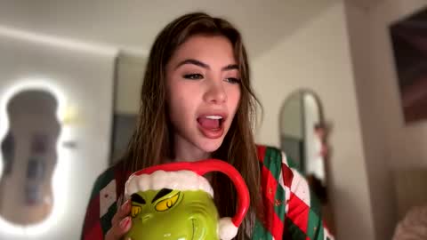  Susy  online show from 23, 12, 2024