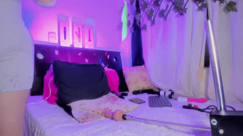 Snapshot of sussanmiller_ chatting on 24, 2, 2025 sussanmiller_ online show from 24, 2, 2025