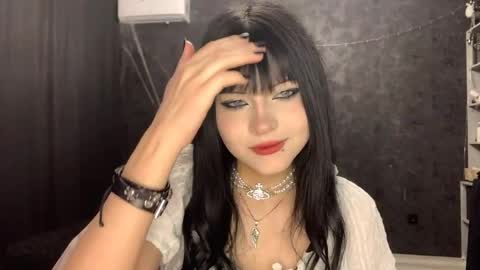 Snapshot of suziebanach chatting on 22, 4, 2026 EmilySuonn online show from 22, 4, 2026
