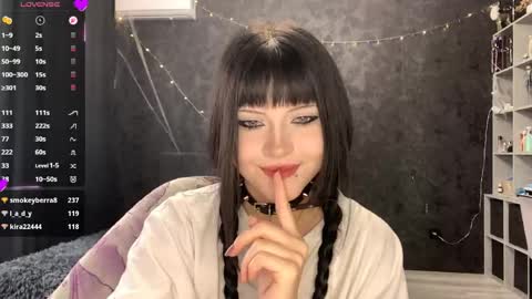 Snapshot of suziebanach chatting on 12, 5, 2026 EmilySuonn online show from 12, 5, 2026