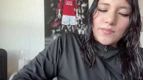 Snapshot of suzyishellawet chatting on 9, 4, 2026 Suzy online show from 9, 4, 2026
