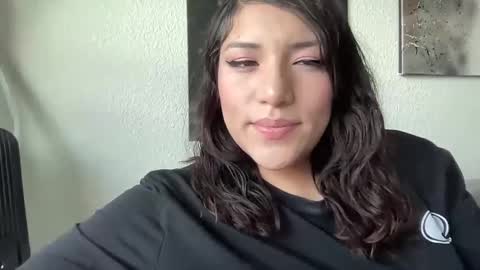 Snapshot of suzyishellawet chatting on 13, 4, 2026 Suzy online show from 13, 4, 2026
