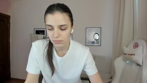 Suzy  next stream  Thursday Friday Saturday online show from 22, 1, 2025