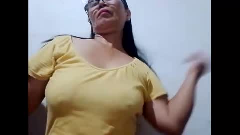 Snapshot of suzzie_hot chatting on 4, 1, 2025 suzzie_hot online show from 4, 1, 2025