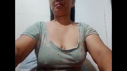 Snapshot of suzzie_hot chatting on 14, 1, 2025 suzzie_hot online show from 14, 1, 2025