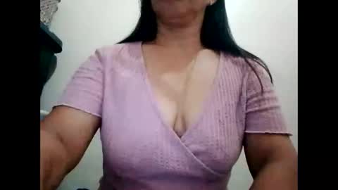 Snapshot of suzzie_hot chatting on 12, 2, 2025 suzzie_hot online show from 12, 2, 2025