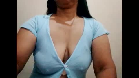 Snapshot of suzzie_hot chatting on 20, 2, 2025 suzzie_hot online show from 20, 2, 2025