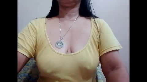 Snapshot of suzzie_hot chatting on 2, 3, 2025 suzzie_hot online show from 2, 3, 2025