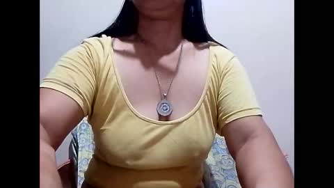 Snapshot of suzzie_hot chatting on 8, 3, 2025 suzzie_hot online show from 8, 3, 2025