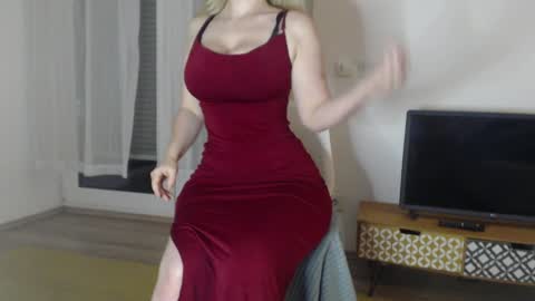 Snapshot of sweat_mia chatting on 4, 12, 2024 sweat_mia online show from 4, 12, 2024