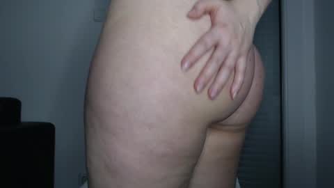 Snapshot of sweat_mia chatting on 19, 2, 2025 sweat_mia online show from 19, 2, 2025