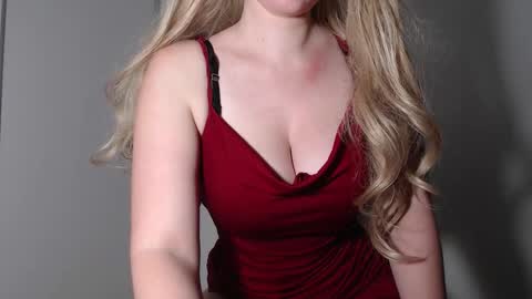 Snapshot of sweat_mia chatting on 10, 9, 2025 sweat_mia online show from 10, 9, 2025