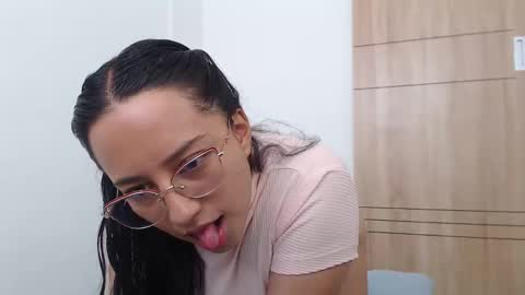 Snapshot of sweet1sin chatting on 24, 2, 2025 Laura online show from 24, 2, 2025