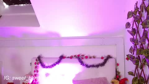 sweet blueberry  online show from 9, 12, 2024