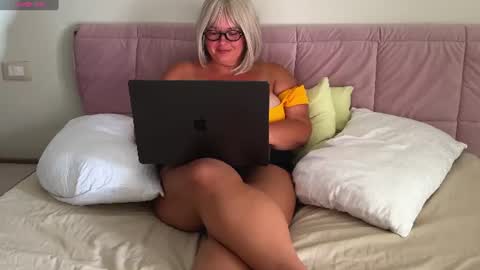 Snapshot of sweet_car0line_ chatting on 26, 7, 2026 Caroline online show from 26, 7, 2026
