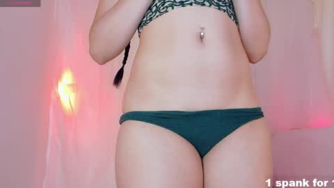 Snapshot of sweet_carine chatting on 10, 5, 2026 camil online show from 10, 5, 2026
