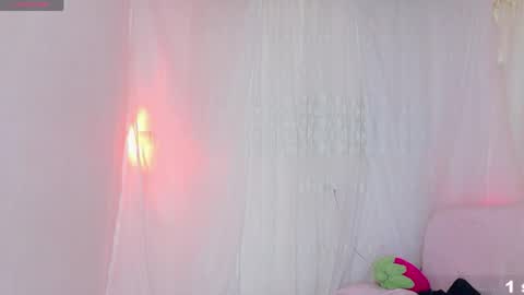 Snapshot of sweet_carine chatting on 12, 5, 2026 camil online show from 12, 5, 2026