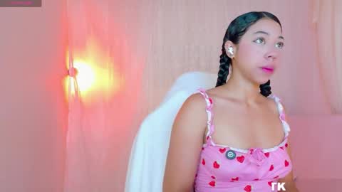 Snapshot of sweet_carine chatting on 21, 5, 2026 camil online show from 21, 5, 2026