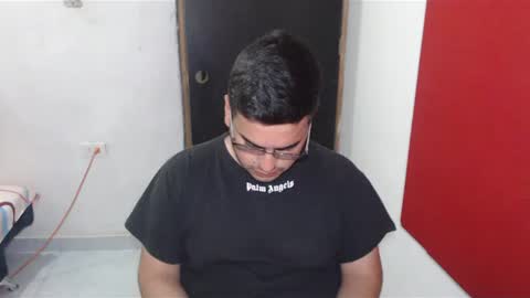 Snapshot of sweet_fantasy_couple chatting on 2, 2, 2025 sweet_fantasy_couple online show from 2, 2, 2025