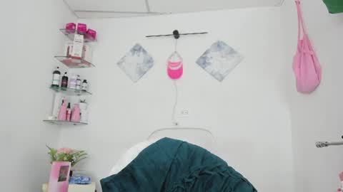 Snapshot of sweet_litle chatting on 17, 7, 2026 sweet_litle online show from 17, 7, 2026